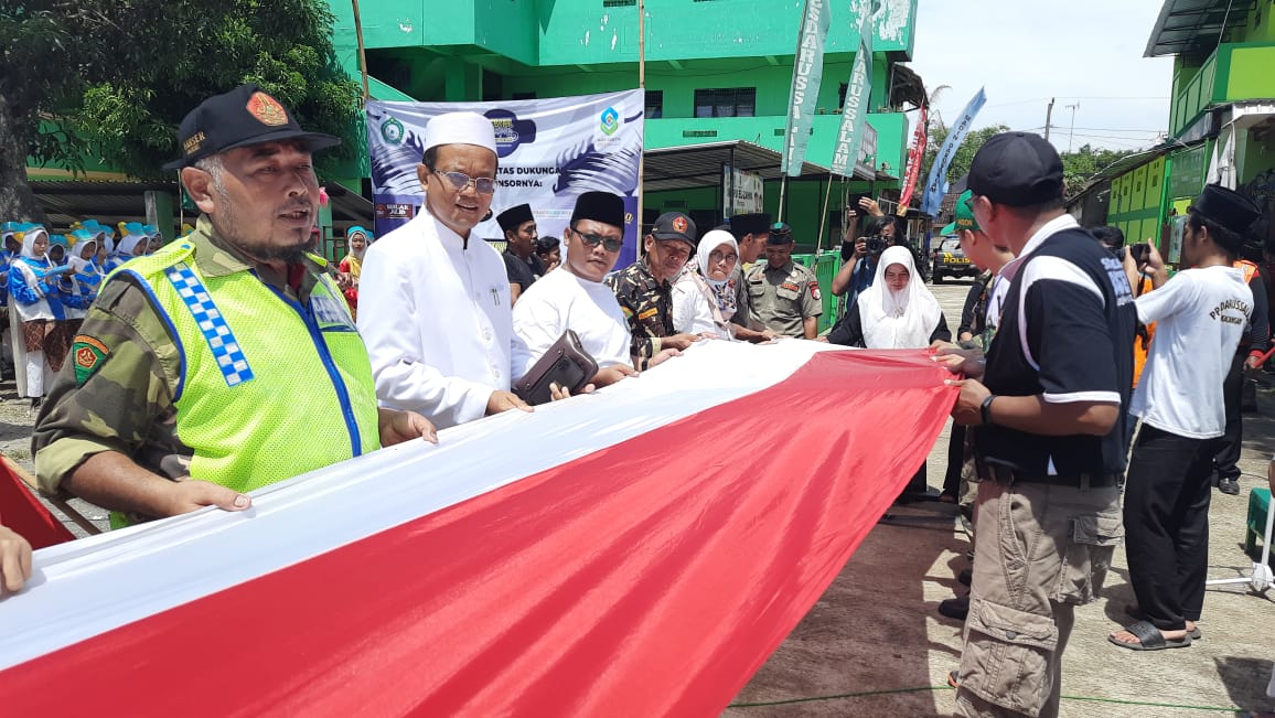 Ribuan dantri di Boyolali ikuti Kirab Seribu Meter Bendera Merah Putih