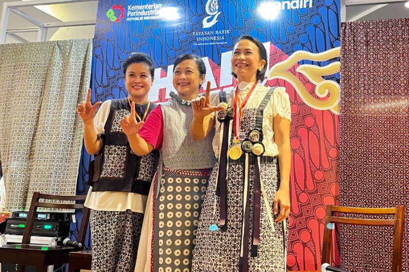 Hari Batik Nasional 2022 kian meriah dengan Rekor MURI hingga pameran Hari Batik Nasional 2022 kian meriah dengan Rekor MURI hingga pameran