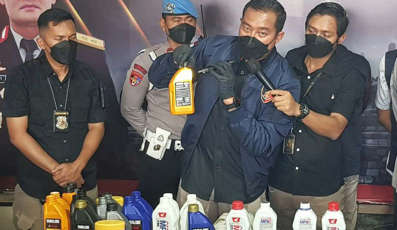 Polda Jateng ungkap pabrik oli palsu di Kota Semarang