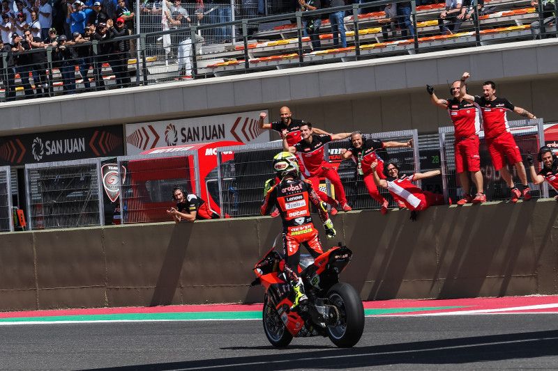 Alvaro Bautista juarai Race 1 di World Superbike Argentina Alvaro Bautista juarai Race 1 di World Superbike Argentina