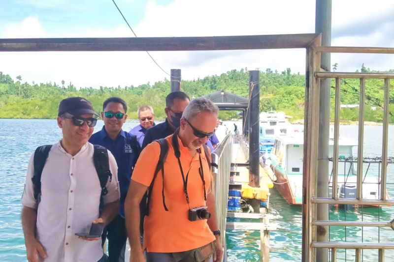 Tim Geopark dunia tiba di Raja Ampat Papua Tim Geopark dunia tiba di Raja Ampat Papua