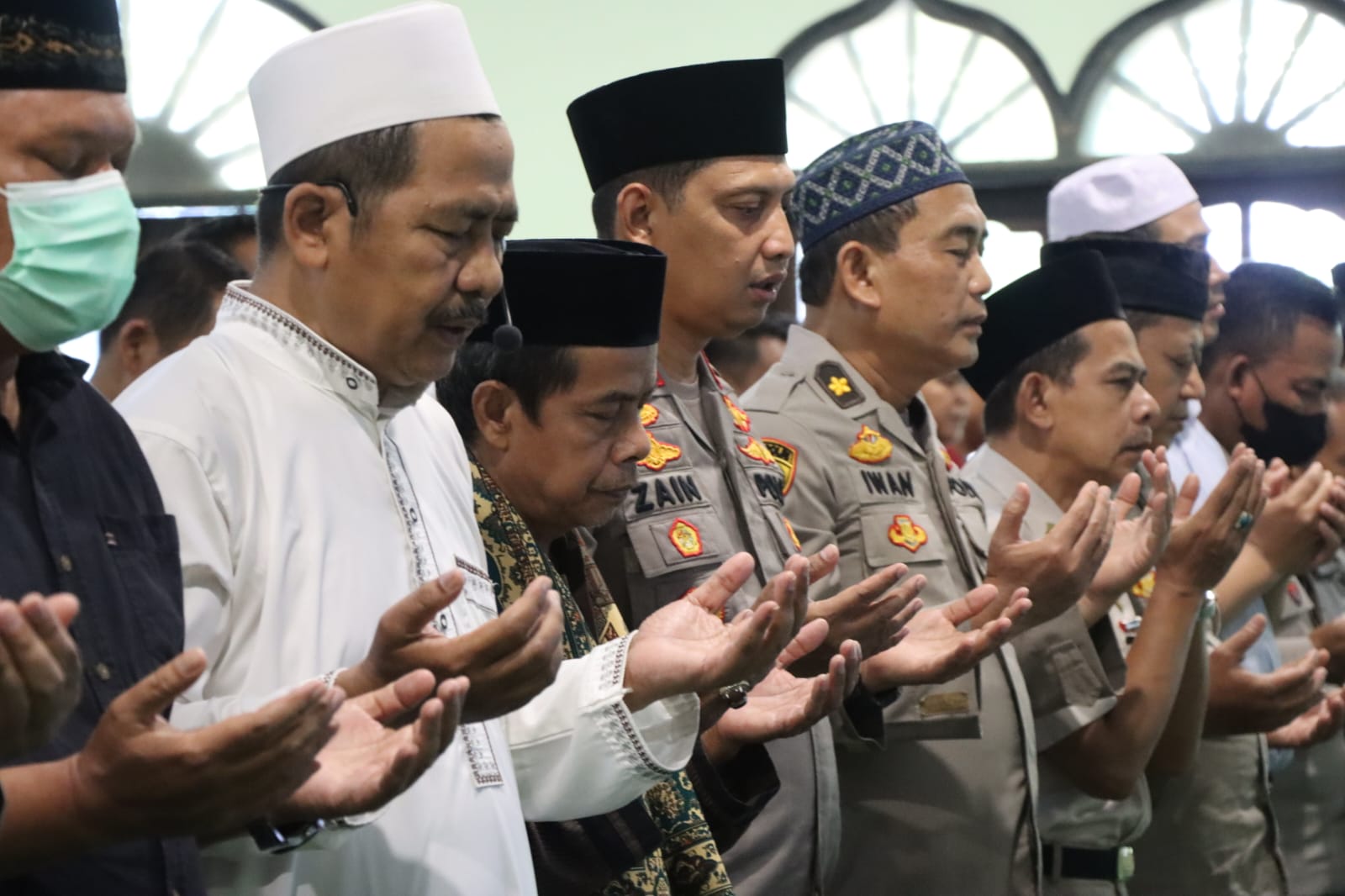 Polres Tuban Gelar Sholat Ghaib untuk Affan Kurniawan, Pengemudi Ojol yang Meninggal Akibat Insiden Kendaraan Taktis Polisi