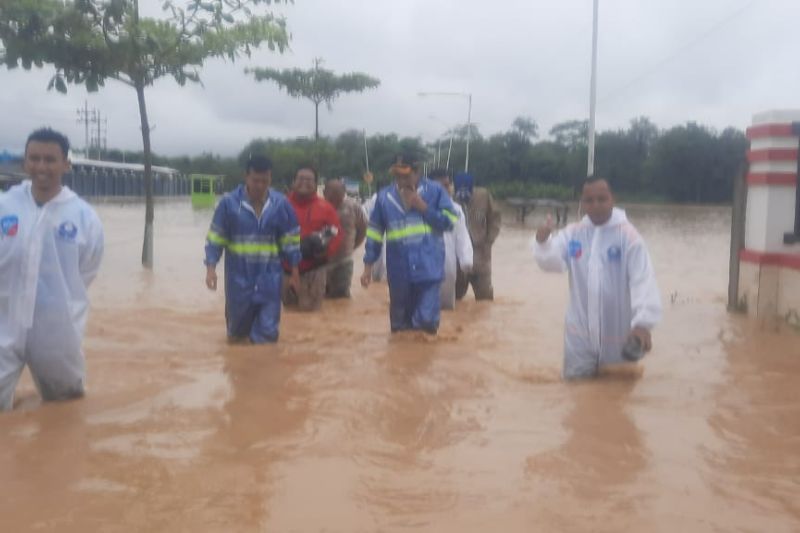 Banjir akibatkan layanan rawat jalan RSUD Trenggalek tutup Banjir akibatkan layanan rawat jalan RSUD Trenggalek tutup