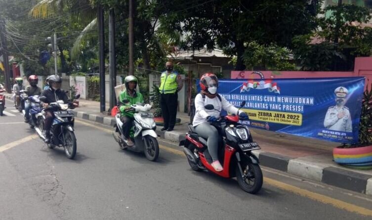 Polda Metro tiadakan penindakan saat razia Operasi Zebra Jaya 2022 Polda Metro tiadakan penindakan saat razia Operasi Zebra Jaya 2022