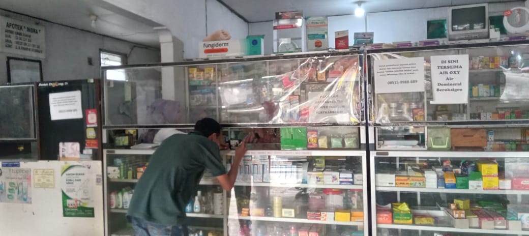 Apotek di Sukoharjo masih pajang obat-obatan berbahan cair Apotek di Sukoharjo masih pajang obat-obatan berbahan cair
