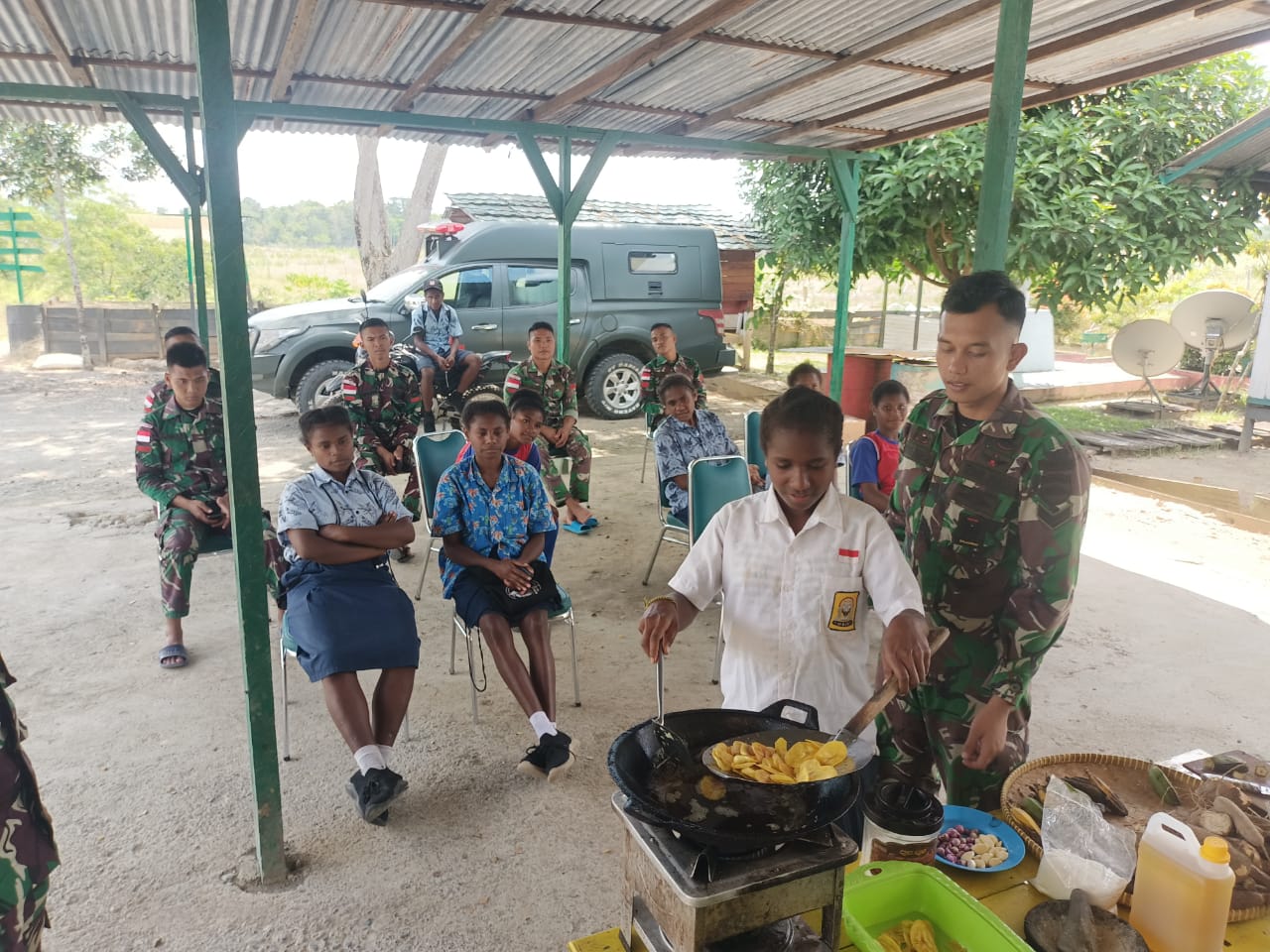 Ciptakan kreasi anak, Satgas Yonif 126/KC berikan ekstrakurikuler tata boga Ciptakan kreasi anak, Satgas Yonif 126/KC berikan ekstrakurikuler tata boga