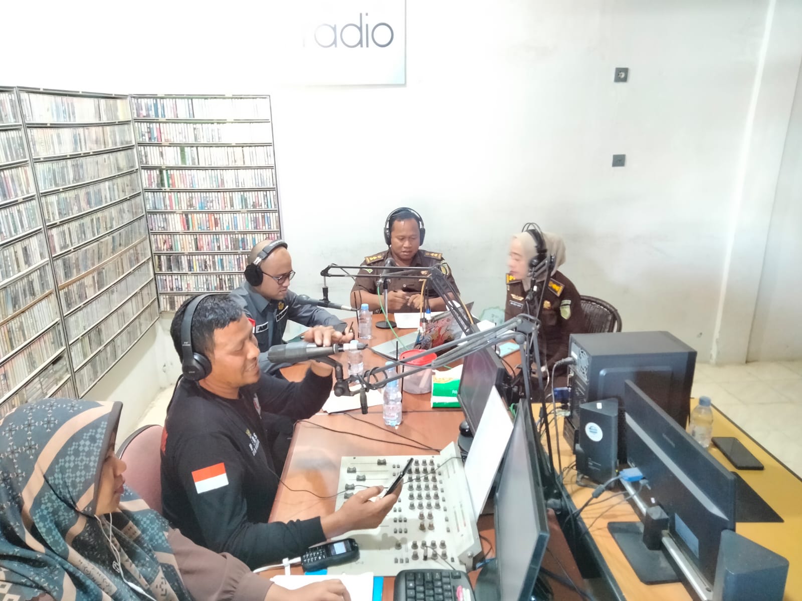 Kejari Aceh Utara tingkatkan sosialisasi pengawasan dana desa melalui siaran swasta Kejari Aceh Utara tingkatkan sosialisasi pengawasan dana desa melalui siaran swasta