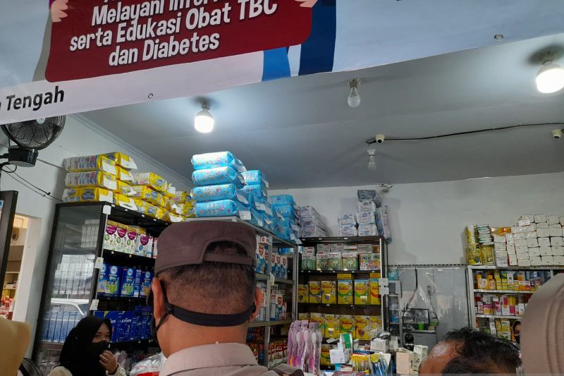 Tim gabungan minta apotek tidak pajang obat sirop Tim gabungan minta apotek tidak pajang obat sirop