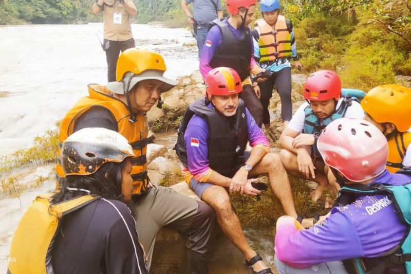 Tim penilai UNESCO kunjungi situs-situs di Taman Geologi Merangin Tim penilai UNESCO kunjungi situs-situs di Taman Geologi Merangin