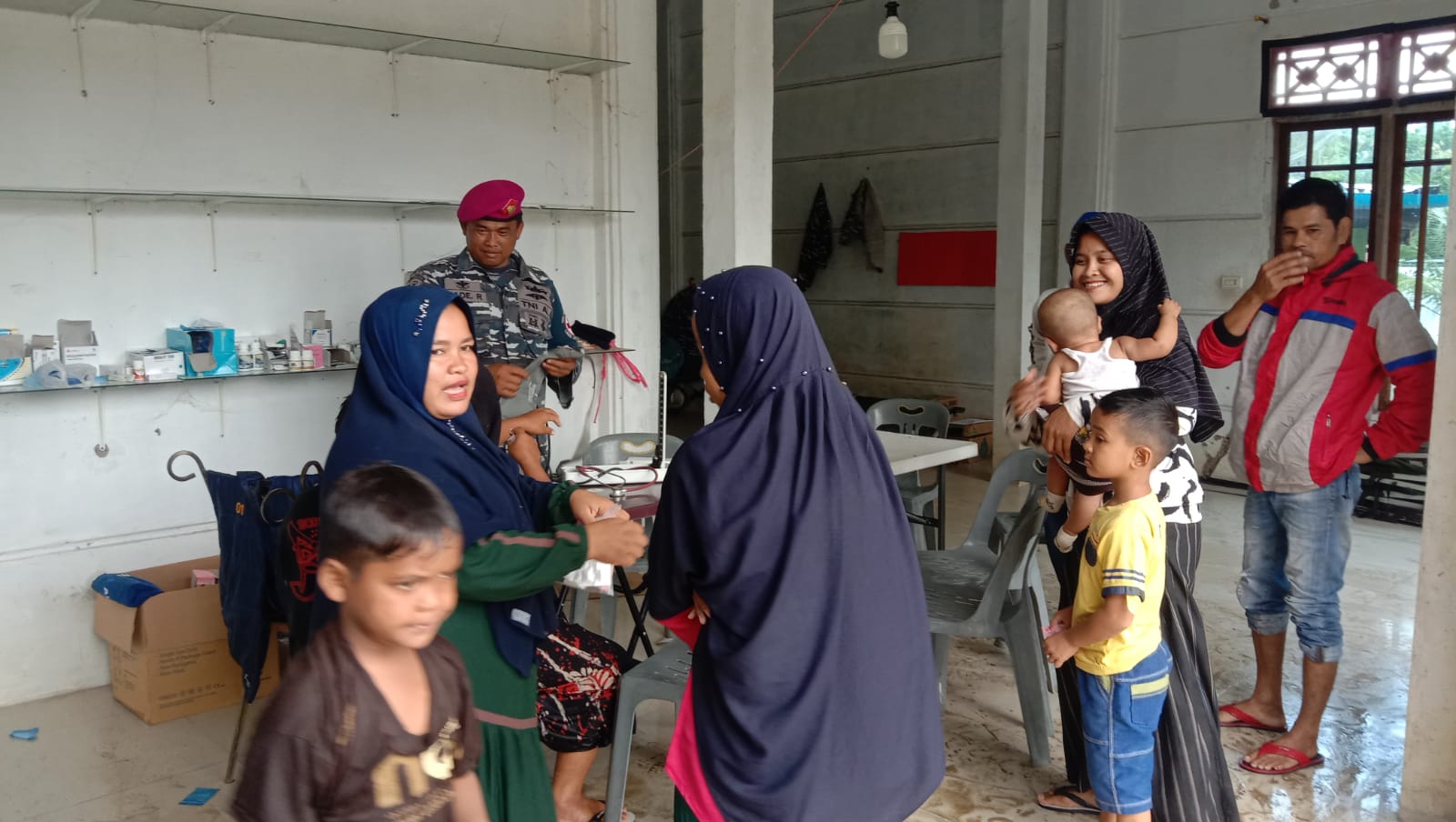 Korban banjir di Aceh Utara mulai terserang gatal-gatal dan ISPA Korban banjir di Aceh Utara mulai terserang gatal-gatal dan ISPA