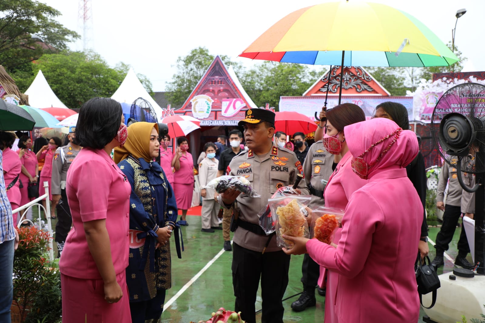 Dukung UMKM, Bhayangkari Polda  Sumut gelar bazar Dukung UMKM, Bhayangkari Polda  Sumut gelar bazar