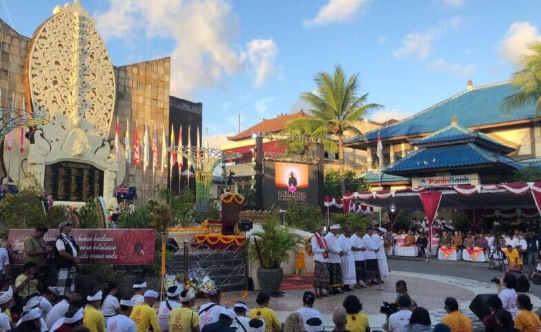 Tokoh lintas agama pimpin doa perdamaian kenang tragedi Bom Bali Tokoh lintas agama pimpin doa perdamaian kenang tragedi Bom Bali