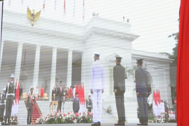 Presiden Joko Widodo pimpin peringatan HUT TNI ke-77 di Istana Merdeka Presiden Joko Widodo pimpin peringatan HUT TNI ke-77 di Istana Merdeka
