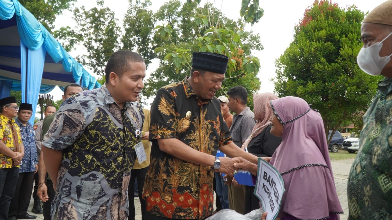 Plt Bupati Langkat serahkan 532 BSPS untuk warga berpenghasilan rendah Plt Bupati Langkat serahkan 532 BSPS untuk warga berpenghasilan rendah