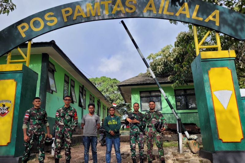 Satgas Pamtas RI-Timor Leste amankan dua pelintas batas ilegal Satgas Pamtas RI-Timor Leste amankan dua pelintas batas ilegal