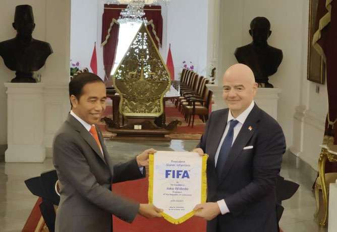 Jokowi sebut FIFA akan investasi dalam banyak hal di Indonesia Jokowi sebut FIFA akan investasi dalam banyak hal di Indonesia