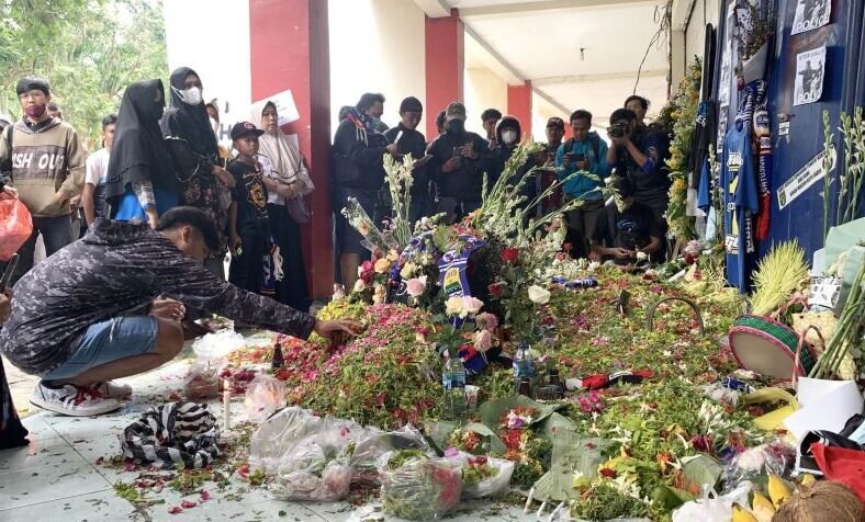 Tragedi Kanjuruhan harus jadi duka terakhir sepak bola Tragedi Kanjuruhan harus jadi duka terakhir sepak bola