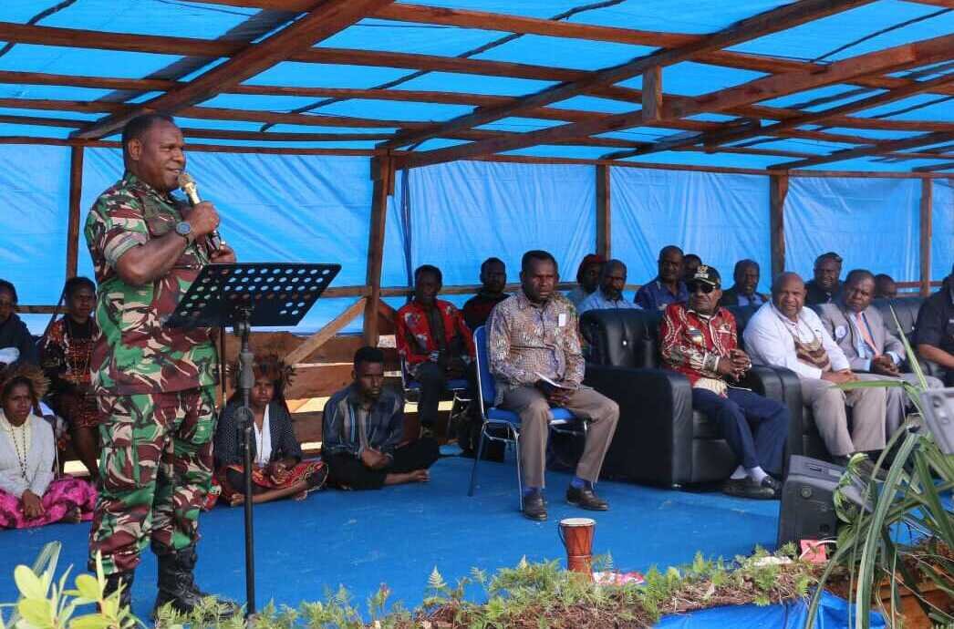 Upacara bakar batu awali Konferensi III Dept. Pemuda Baptis West Papua Upacara bakar batu awali Konferensi III Dept. Pemuda Baptis West Papua