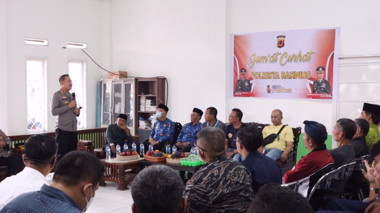 Polresta Bandung gelar Jumat Curhat tampung keluhan masyarakat Polresta Bandung gelar Jumat Curhat tampung keluhan masyarakat