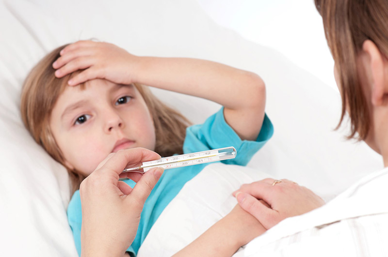 Bawa anak ke dokter bila demam disertai gejala penyerta Bawa anak ke dokter bila demam disertai gejala penyerta