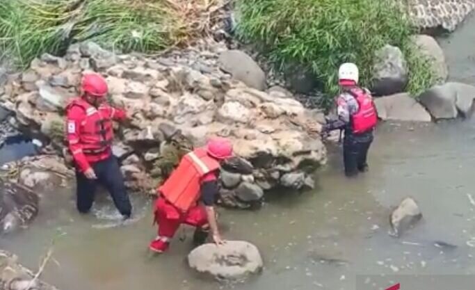 Tim SAR gabungan perluas area pencarian bocah terbawa arus sungai Tim SAR gabungan perluas area pencarian bocah terbawa arus sungai