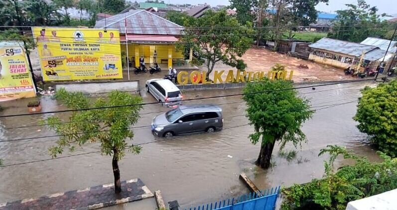 Banjir terjang dua kabupaten di Sulteng Banjir terjang dua kabupaten di Sulteng