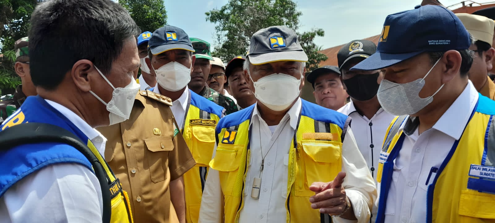 Menteri PUPR tinjau tanggul Sungai Keureutoe yang jebol akibat banjir Menteri PUPR tinjau tanggul Sungai Keureutoe yang jebol akibat banjir