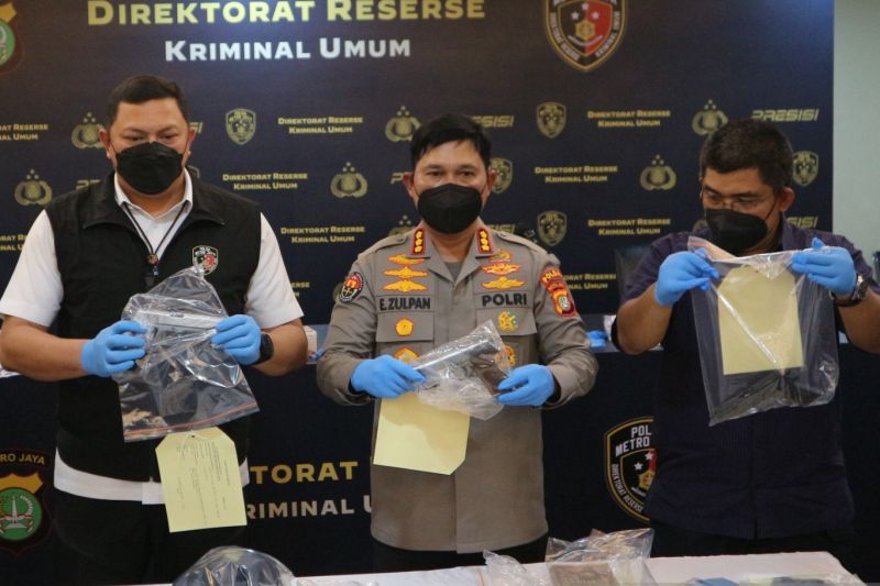Polisi tetapkan tersangka perempuan todongkan pistol ke Paspampres Polisi tetapkan tersangka perempuan todongkan pistol ke Paspampres