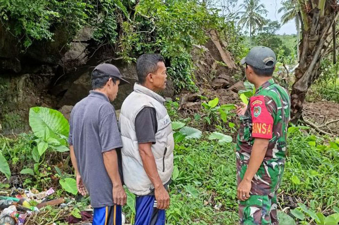 BPBD Cianjur bersama petugas temukan jasad anak tertimbun longsor BPBD Cianjur bersama petugas temukan jasad anak tertimbun longsor