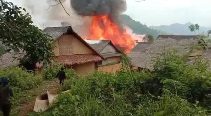 13 Oktober 2021: 22 rumah milik warga Baduy hangus terbakar