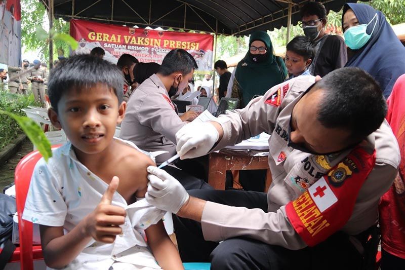 205.118.088 penduduk Indonesia telah mendapatkan vaksinasi 205.118.088 penduduk Indonesia telah mendapatkan vaksinasi
