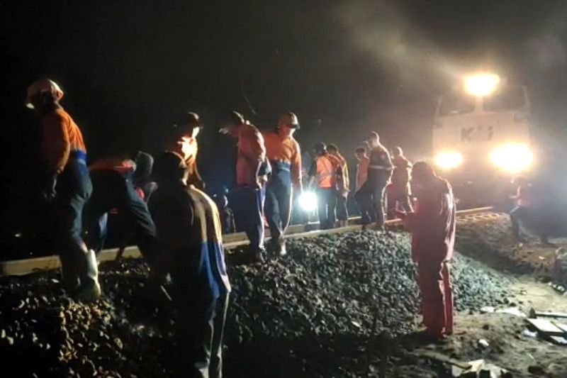 KAI mulai tingkatkan kecepatan KA melintasi bekas amblesan di Cilacap KAI mulai tingkatkan kecepatan KA melintasi bekas amblesan di Cilacap