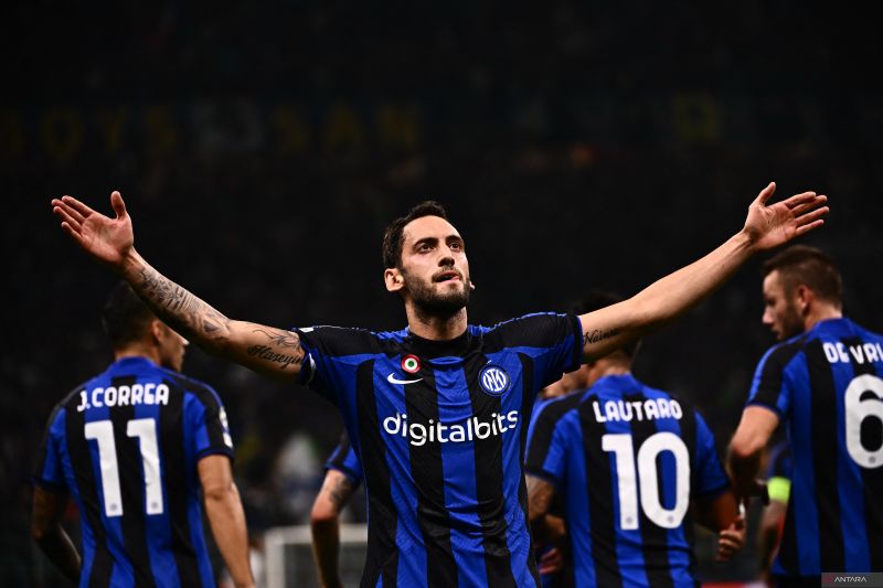 Gol tunggal Calhanoglu bantu Inter Milan tekuk Barcelona 1-0 Gol tunggal Calhanoglu bantu Inter Milan tekuk Barcelona 1-0