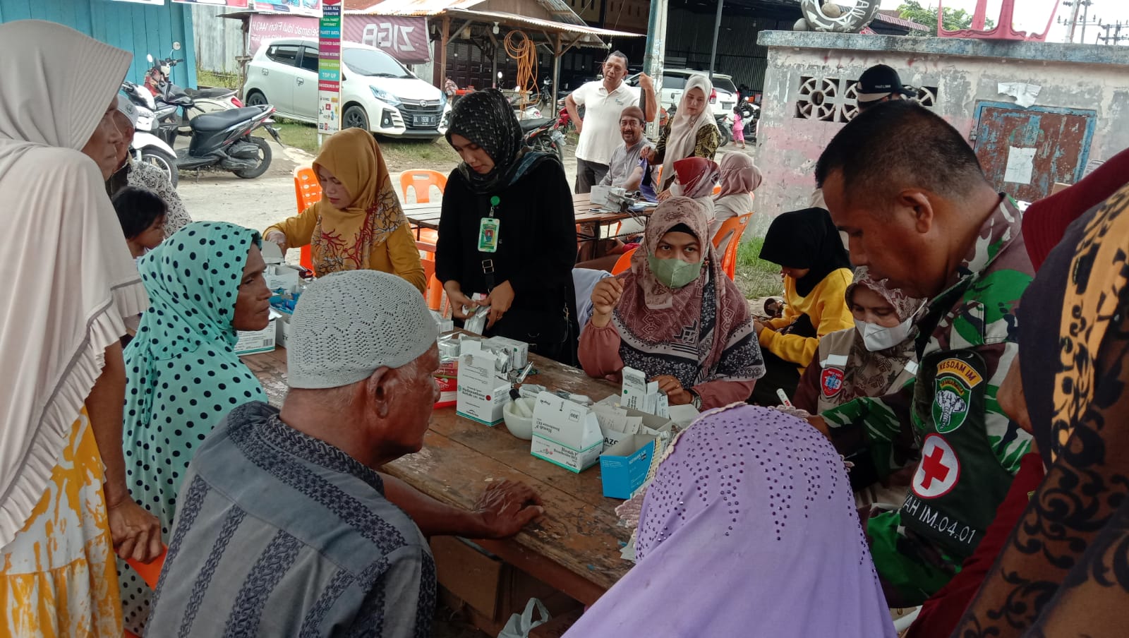 Dinkes Aceh Utara buka posko pelayanan kesehatan untuk pengungsi banjir Dinkes Aceh Utara buka posko pelayanan kesehatan untuk pengungsi banjir