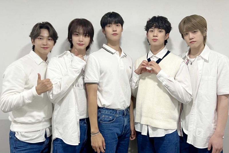 N. Flying ungkap kegelisahan pemuda yang jatuh cinta lewat Dearest N. Flying ungkap kegelisahan pemuda yang jatuh cinta lewat Dearest