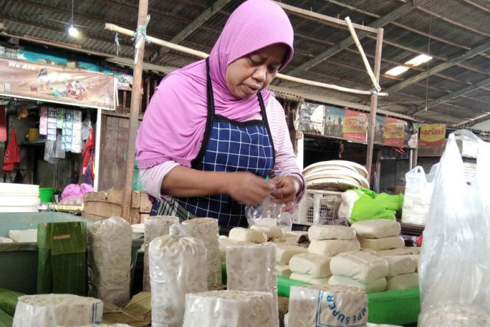 Perajin tahu dan tempe di Kudus mulai naikkan harga jual Perajin tahu dan tempe di Kudus mulai naikkan harga jual