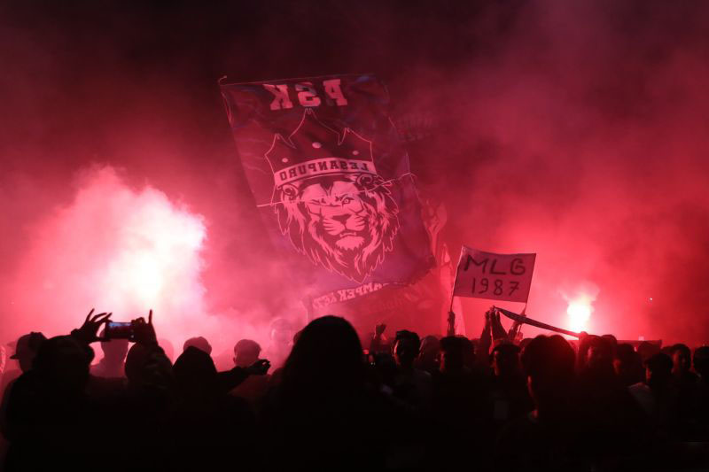 Arema FC kembali disanksi denda akibat flare