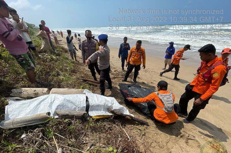 Tim SAR temukan jasad nakhoda di Pulau Pamujaan Kota Serang Tim SAR temukan jasad nakhoda di Pulau Pamujaan Kota Serang