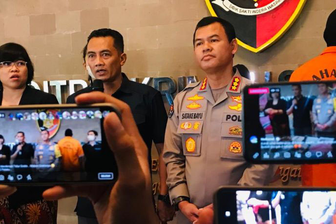 Polda ungkap pelaku mesum pakai pakaian adat Bali