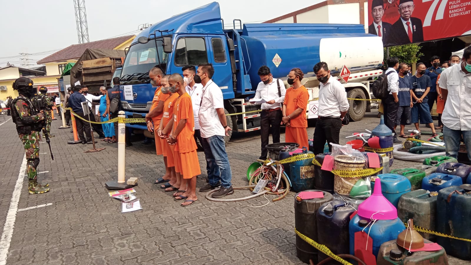 Polda Jateng tangkap 66 pelaku penimbun BBM bersubsidi jenis solar dan pertalite Polda Jateng tangkap 66 pelaku penimbun BBM bersubsidi jenis solar dan pertalite