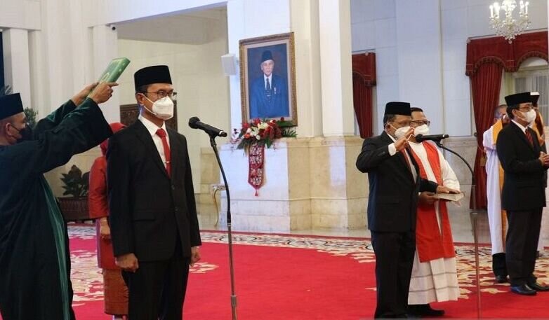 Presiden Jokowi lantik Anggota DKPP 2022-2027 Unsur Tokoh Masyarakat Presiden Jokowi lantik Anggota DKPP 2022-2027 Unsur Tokoh Masyarakat