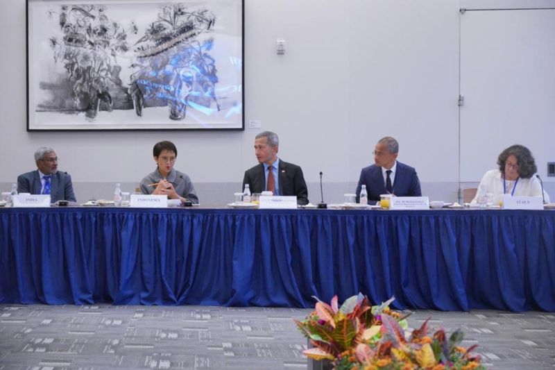 Menlu RI sampaikan perkembangan persiapan KTT G20 di forum global