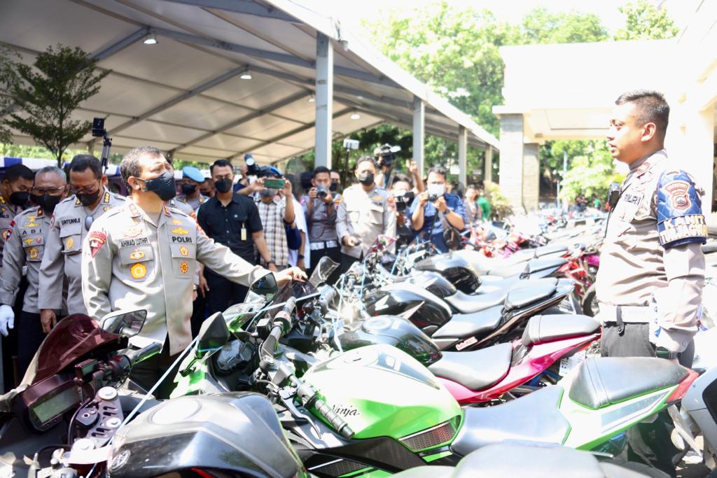 Polda Jateng sumbang kas negara Rp27,8 miliar hasil denda pelanggaran lalu-lintas Polda Jateng sumbang kas negara Rp27,8 miliar hasil denda pelanggaran lalu-lintas