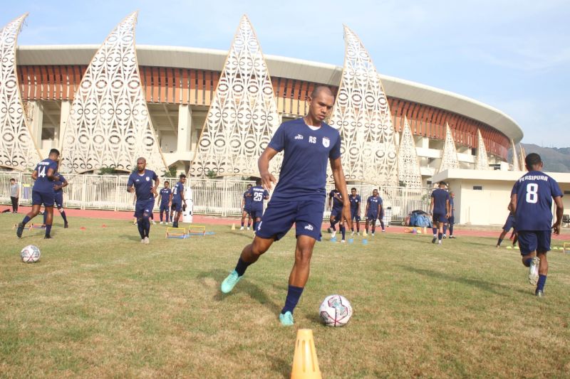 Pemain Persipura Ricardo Salampessy kantongi sertifikat pelatih A AFC Pemain Persipura Ricardo Salampessy kantongi sertifikat pelatih A AFC