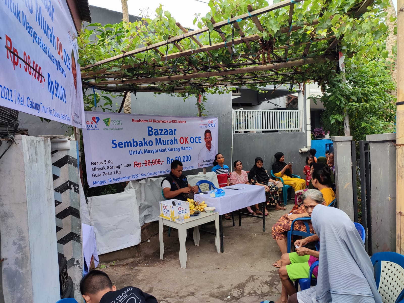 Antisipasi dampak kenaikan harga BBM, Oke Oce gelar bazar sembako Antisipasi dampak kenaikan harga BBM, Oke Oce gelar bazar sembako
