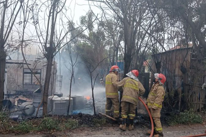 Kebakaran gudang tiner di Tangerang dipadamkan dalam 30 menit Kebakaran gudang tiner di Tangerang dipadamkan dalam 30 menit