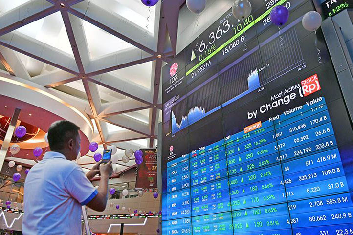 IHSG Senin dibuka menguat 30,3 poin