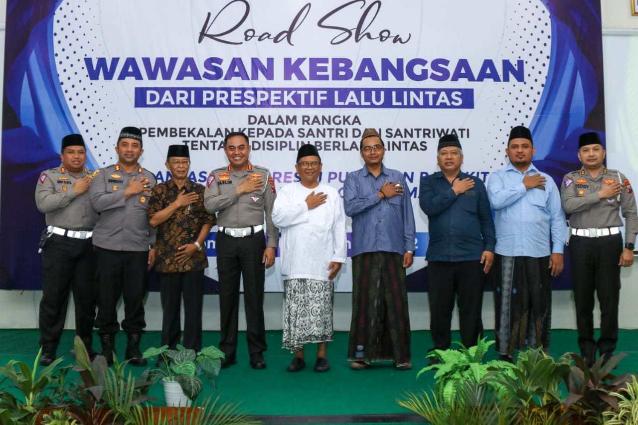 Ditlantas Polda Jatim edukasi santri soal wawasan kebangsaan dalam perspektif lalu lintas