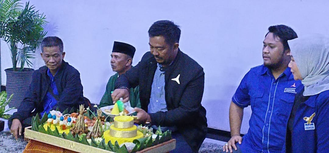 Tolak kenaikan harga BBM, Ketua Partai Demokrat Kediri ajak kader gelar bansos Tolak kenaikan harga BBM, Ketua Partai Demokrat Kediri ajak kader gelar bansos