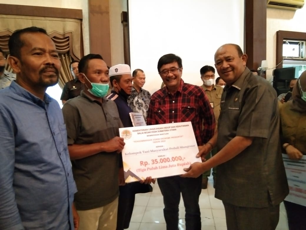 Komisi IV DPR RI dan BBKSDA Sumut serahkan bantuan UEP Komisi IV DPR RI dan BBKSDA Sumut serahkan bantuan UEP